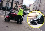 Wypadek z udziałem motocykla na skrzyżowaniu Gdańskiej i Chocimskiej. Dwie osoby ranne