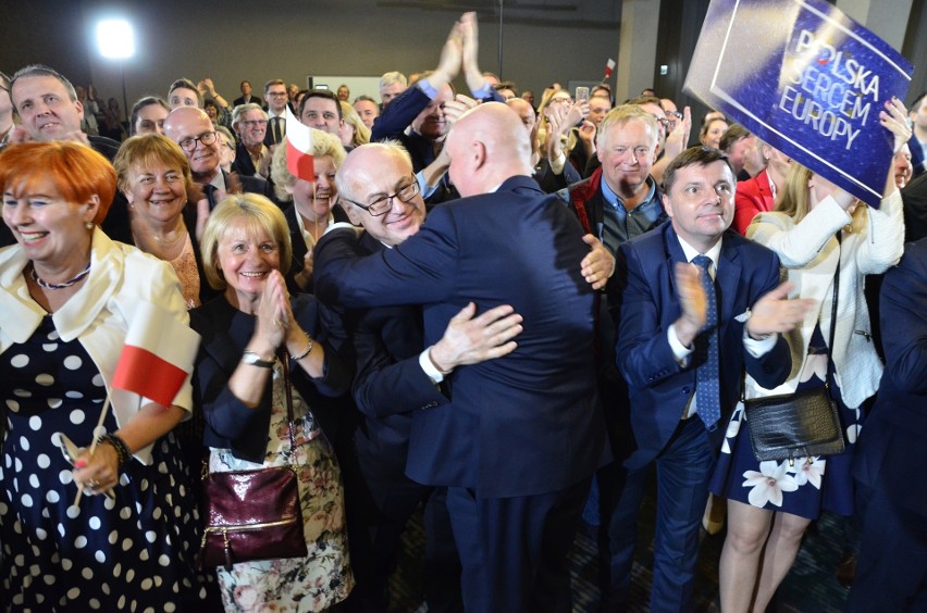 Wybory do Parlamentu Europejskiego: PiS świętuje wygraną....