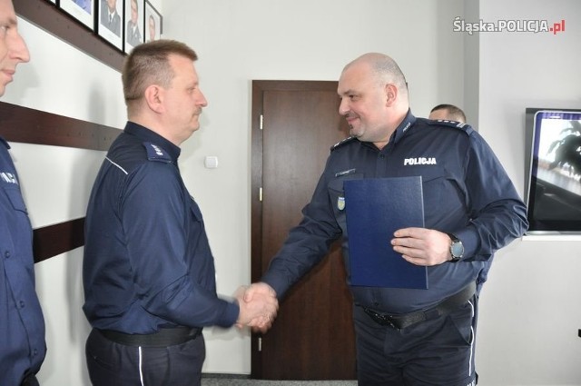 Komenda Miejska Policji w Katowicach - już oficjalnie - ma nowe dowództwo. Mł. insp. Paweł Barski został powołany na stanowisko komendanta miejskiego policji w Katowicach, nadkom. Tomasz Kępa na stanowisko I zastępcy komendanta miejskiego policji w Katowicach, a nadkom. Arkadiusz Konowalski na stanowisko zastępcy komendanta miejskiego policji w Katowicach.