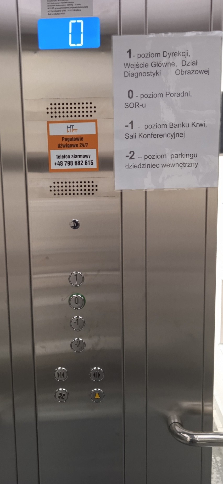 Kraków. Szpital Żeromskiego ma nową windę. "Widok skaczących po schodach ludzi na jednej nodze był absurdalny i smutny"