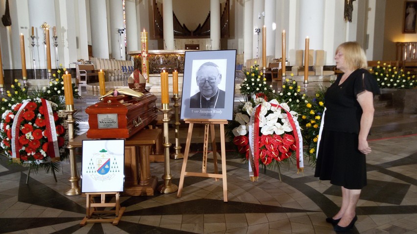 Pogrzeb arcybiskupa Szczepana Wesołego. Kuria publikuje komunikat z informacjami o uroczystościach pogrzebowych Transmisja 