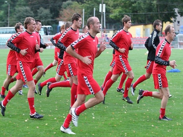 Trening pilkarzy Polonii Bytom przed środowym meczem Pucharu Polski w Bytowie z Bytovią II.