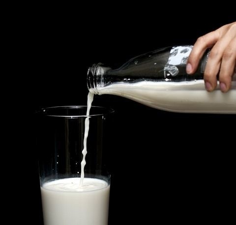 Cena skupu mleka poszła w górę [dane z województw]