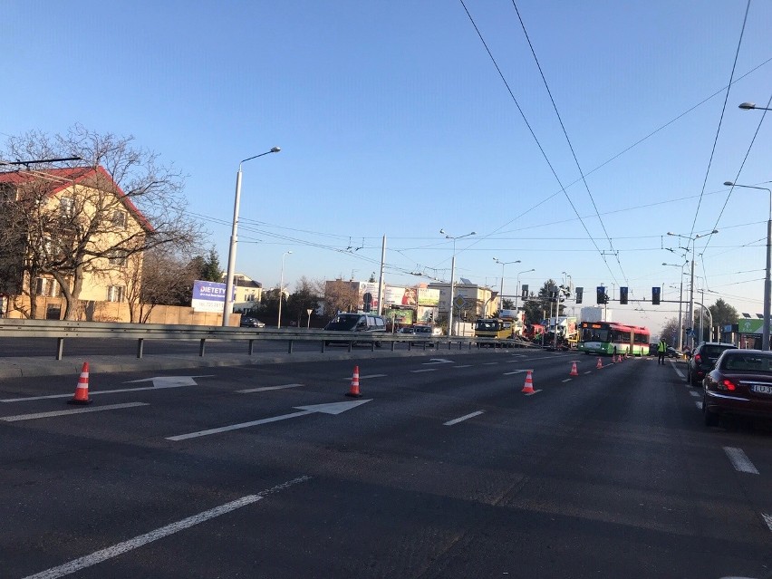 Wypadek na al. Kraśnickiej w Lublinie. Występują duże utrudnienia w ruchu