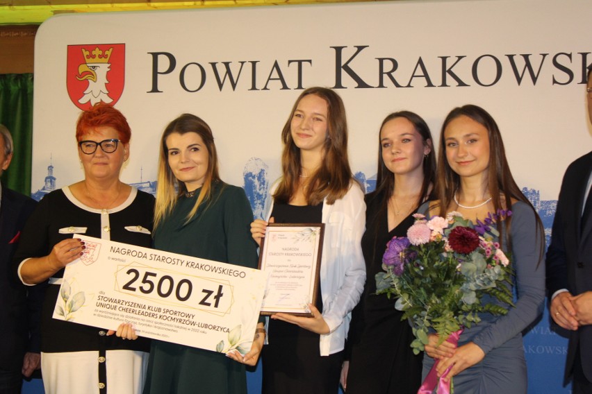 Nagrody powiatu krakowskiego i starosty rozdane. Docenili ludzi kultury, sportu oraz działaczy organizacji społecznych