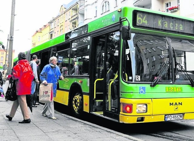 Społecznicy i radni mają walczyć o bilet seniora.