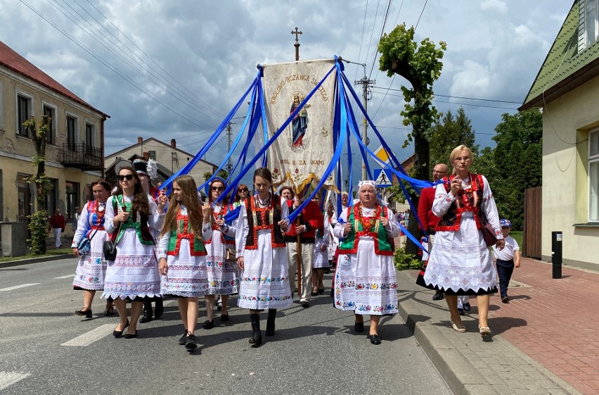 Myszyniec. Boże Ciało 2022. Procesja w parafii pw. Trójcy Przenajświętszej. 16.06.2022. Zdjęcia