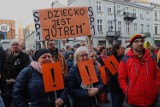 Strajk zawieszony. Nauczyciele z Łodzi i regionu wracają do pracy, ale mogą się angażować mniej