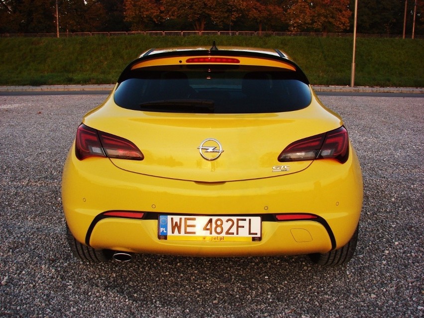 Opel Astra GTC 2.0 CDTi Fot: Przemysław Pepla