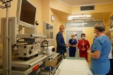 Nowy sprzęt na trzech oddziałach szpitala w Jastrzębiu-Zdroju. Lecznica zyskała m.in. narzędzia laparoskopowe. Aparaturę przekazało miasto