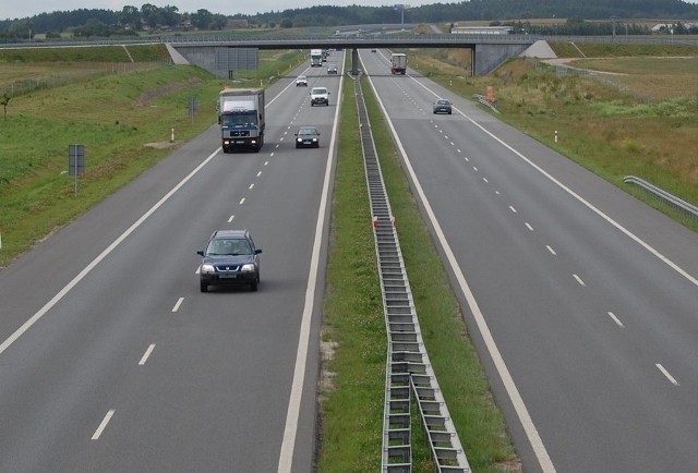 Wypadek samochodu ciężarowego na A1 na węźle w Świerklanach