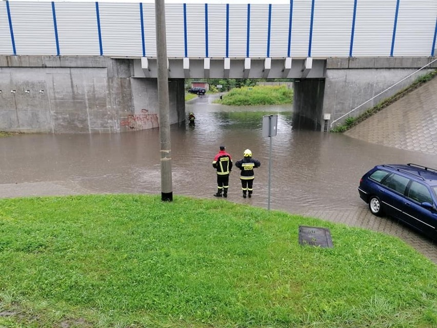 W Zabierzowie został zalany wiadukt i podtopione domy