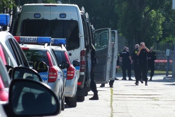 Opolscy policjanci razem z całym sprzętem przez ponad dwa tygodnie stacjonowali we Wrocławiu.