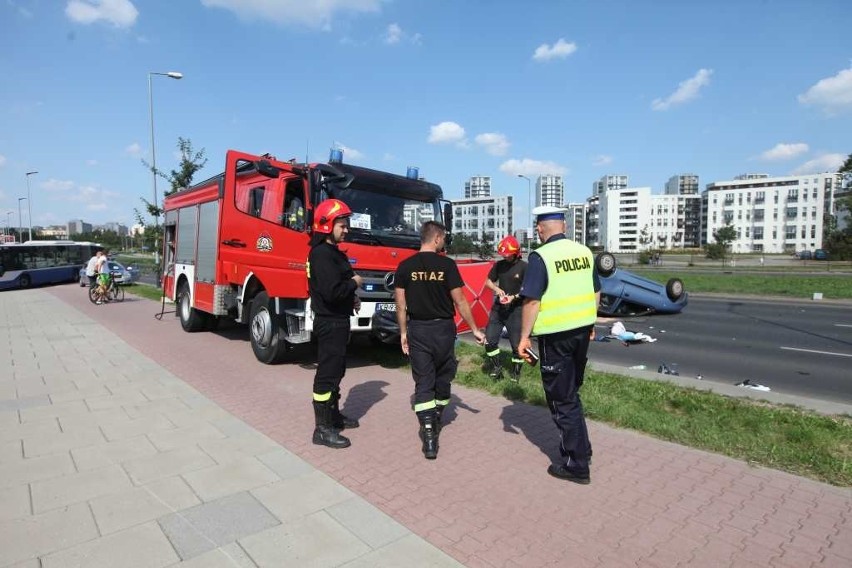 Wypadek na ul. Stella-Sawickiego. Droga w kierunku centrum...