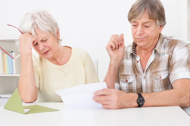 Seniorzy często dopiero po zaciągnięciu kredytu orientują się, że dali się oszukać