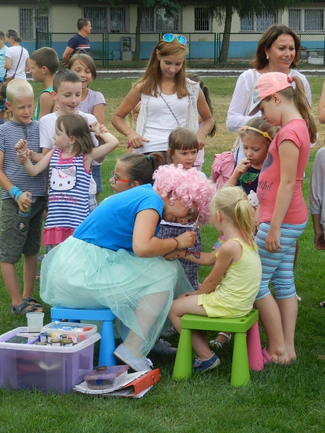 Turniej "Wymiatacze" w ŁabiszynieZanim konkurencje rozpoczęły się na dobre przygotowano szereg atrakcji dla dzieci