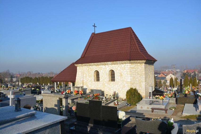 Kaplica cmentarzu parafialnym w Skalbmierzu.