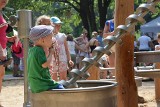 Białystok. Otwarcie wodnego placu zabaw przyciągnęło tłumy. Miasto zapłaciło za atrakcję ponad 1,6 miliona złotych (ZDJĘCIA)