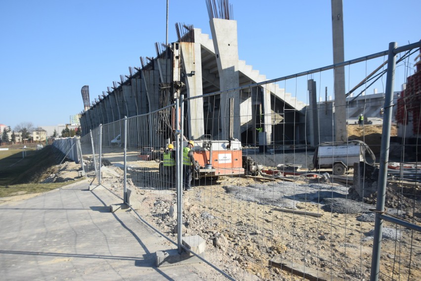 Budowa stadionu dla Radomiaka. Ile dni pozostało do oddania obiektu do użytku? Zobacz najnowsze zdjęcia 