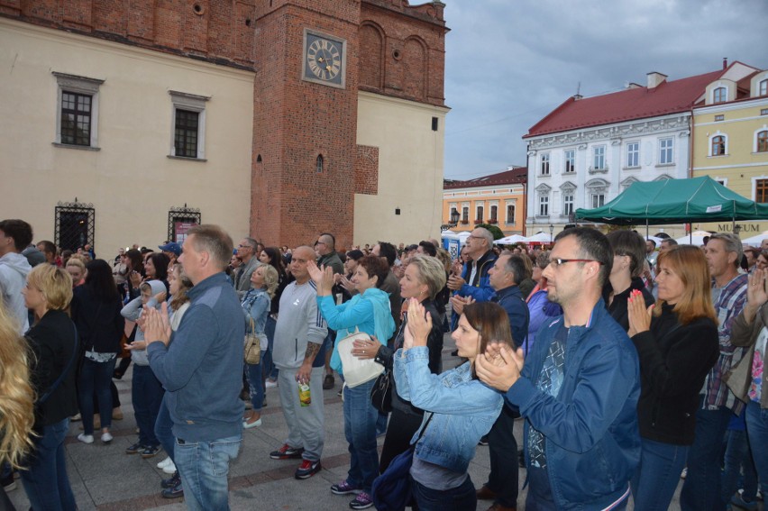 Tarnów. Koncert VIVA SANTANA – feat. Leszek Cichoński oraz Kasia Kowalska (ZDJĘCIA)