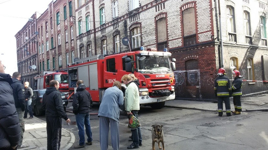 Pożar w Katowicach Zawodziu. Ewakuowano 20 osób. Jedna nie...