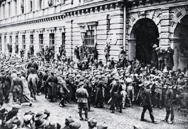Rok 1923 w Krakowie, policja rozpędza demonstrację pod Domem Robotniczym na ul. Dunajewskiego