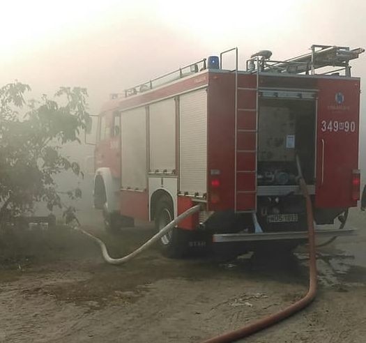 Pożar stodoły w Łątczynie. Zdjęcia i wideo z akcji