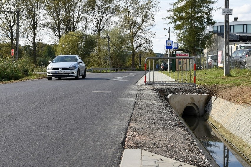 Przebudowany odcinek drogi powiatowej w centrum Masłomiącej....