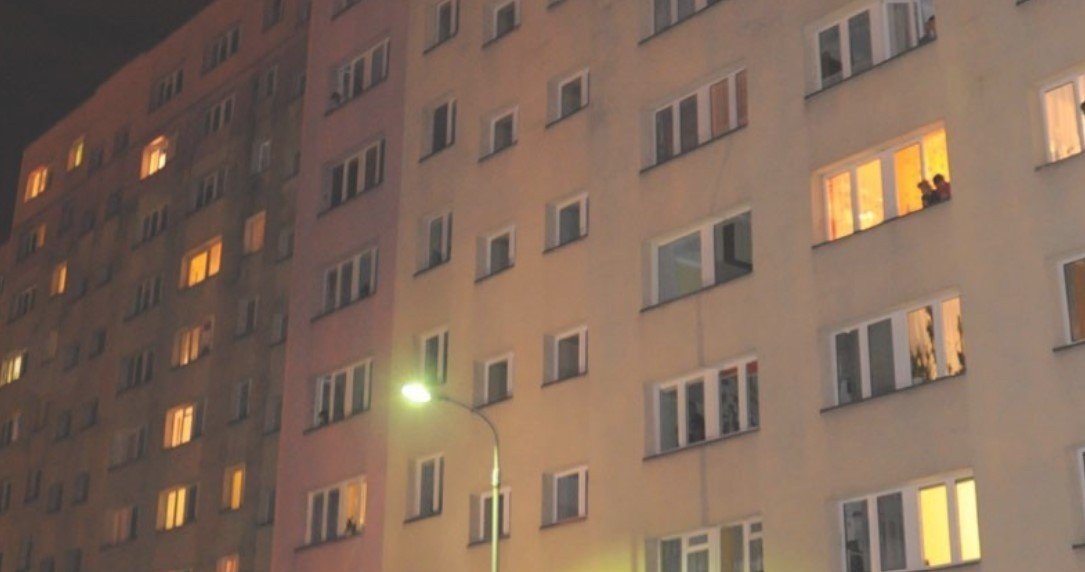 Martwa kobieta w mieszkaniu na 7. piętrze wieżowca na Polesiu. Pomoc