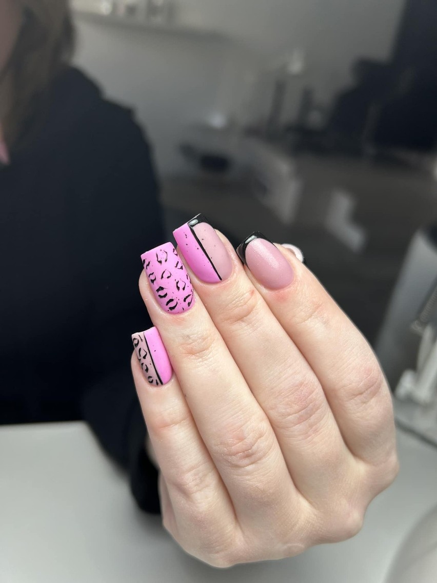 Propozycja manicure na kwiecień 2023 wykonanego przez...