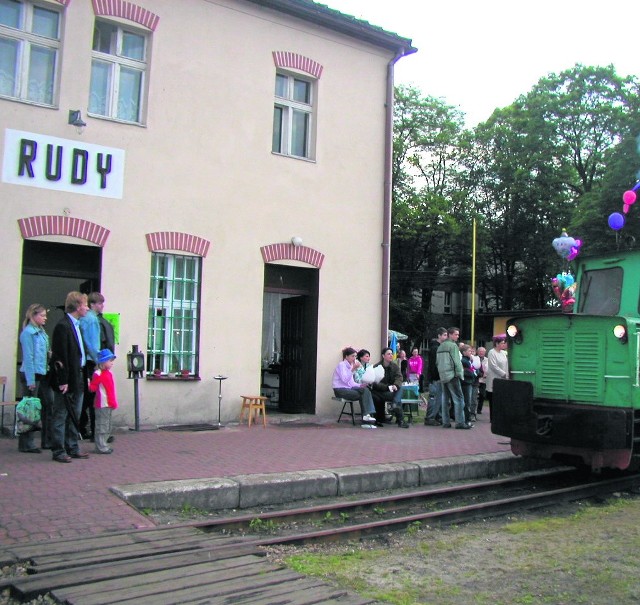 Zabytkowa stacja kolejki wąskotorowej w Rudach