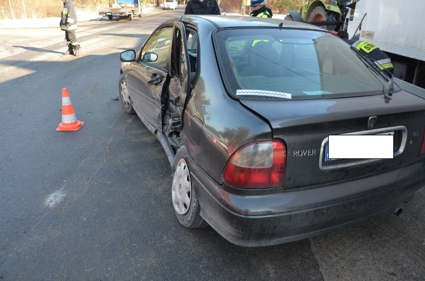 Jaroszowiec. Trzy osoby ranne w wypadku trafiły do szpitala