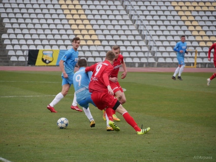 (ZDJĘCIA) 4 liga. Oskar gorszy od lidera, dziewięć goli w Kozienicach, porażka LKS Promna!