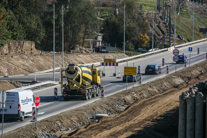 Budowa zakopianki. Kierowcy już jadą po fragmencie nowej trasy [ZDJĘCIA]