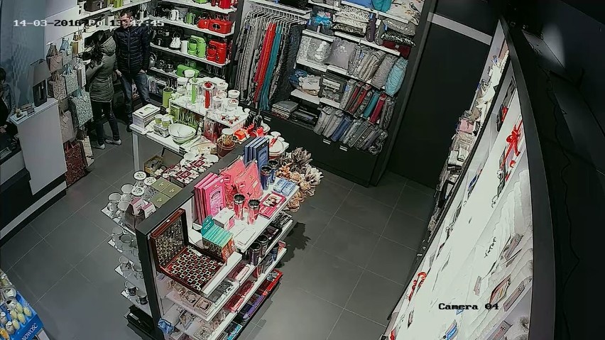 Kradzież w sklepie w Suwałkach. Zdjęcia z monitoringu