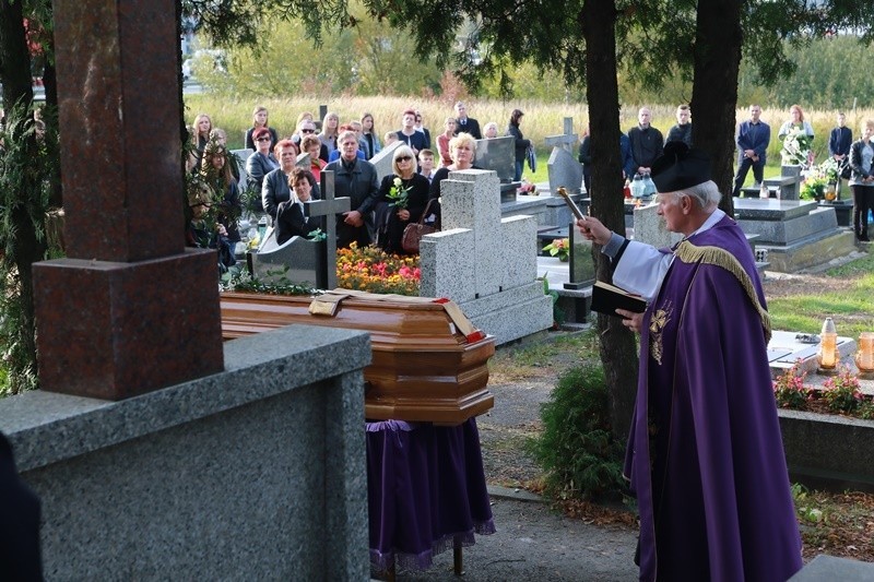 Tęgoborze. Tłum pożegnał 17-letniego Adama [ZDJĘCIA]