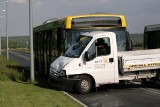Na ul. Kołobrzeskiej w Słupsku autobus zderzył się z samochodem dostawczym 
