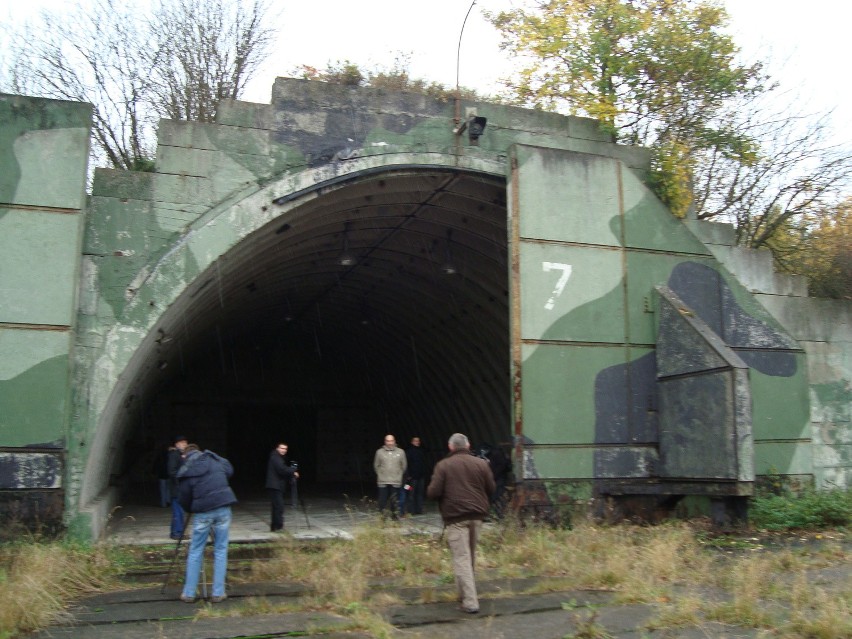 Hangar dla samolotów na lotnisku w Redzikowie.