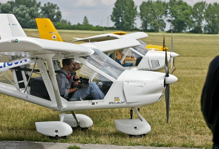 Policyjny samolot Aeroprakt 22LS. Ta maszyna robiła się w...