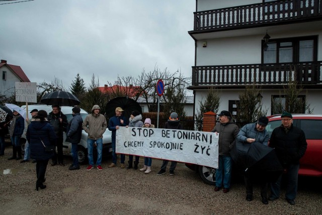 Mieszkańcy Porosłów protestują przeciwko budowie betoniarni