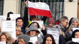 Urzędnicy z Sądu Rejonowego w Gdyni nie zgadzają się z porozumieniem z resortem sprawiedliwości. Zapowiadają, że będą dalej protestować