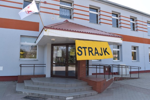 Nauczyciele w szkołach na terenie powiatu krośnieńskiego też strajkują.