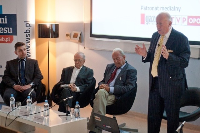 Na zdjęciu (od prawej): prof. Marian Noga, prof. Robert Rauziński, prof. Zbigniew Mikołajewicz oraz prof. Krzysztof Łobos.