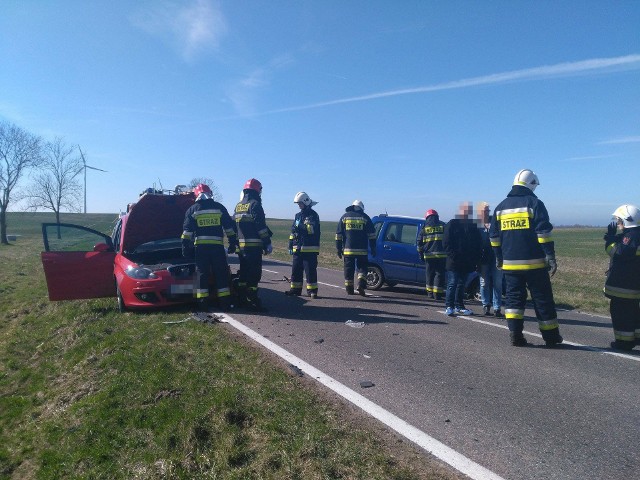 W poniedziałek po godz. 14 doszło do wypadku w miejscowości  Tymień ( gm. Będzino). Dwie osoby trafiły do szpitala.