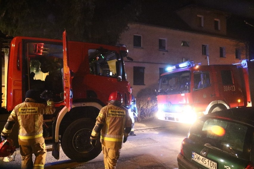 Pożar gasiło sześć zastępów straży pożarnej. Jak...