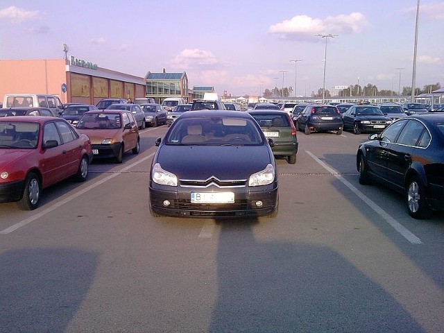 Parking przy C.H. Auchan