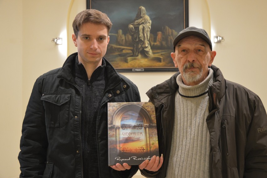 Artysta - malarz ze Skarżyska - Kamiennej, Ryszard Rosiński, wreszcie wydał album ze swoimi obrazami. Zobacz, co namalował
