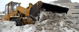 Zwały śniegu na ulicach Przemyśla. Kończą się pieniądze na walkę z zimą