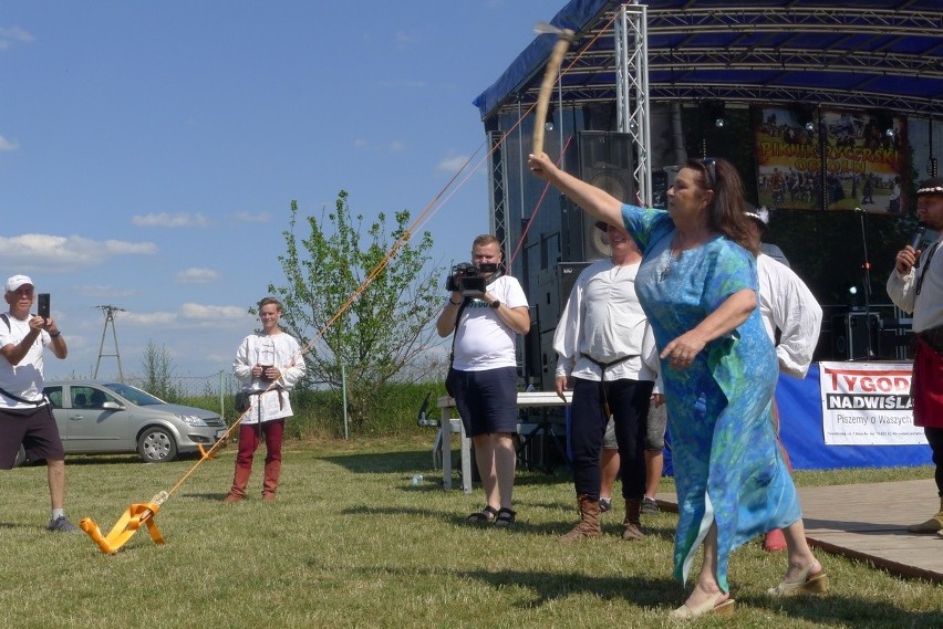 Podczas pikniku Bractwo Rycerskie Zamku Szydłów przygotowało...