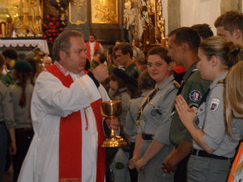 Harcerze z ZHP pielgrzymują w ogólnopolskiej pielgrzymce na...